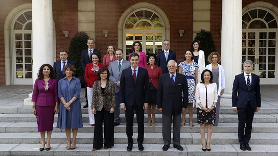 Pedro Sánchez preside en Moncloa la foto oficial de su Gobierno Después del relevo que realizó al frente del Ministerio de Cultura y Deporte.