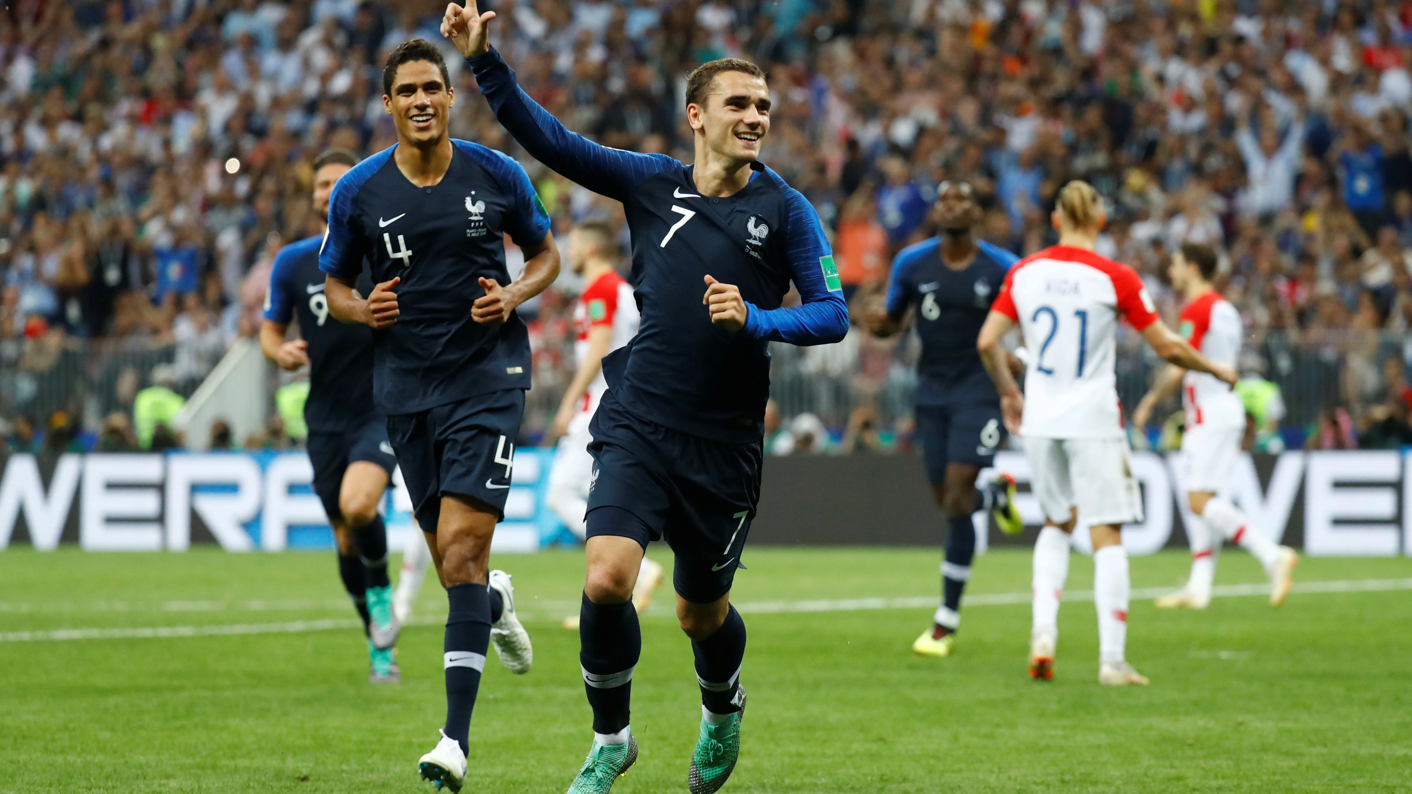 Griezmann celebra su gol de penalti