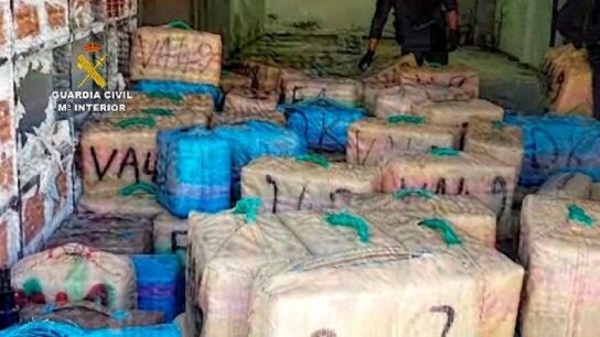 Intervienen m&aacute;s de tres toneladas de hach&iacute;s en un zulo de La L&iacute;nea