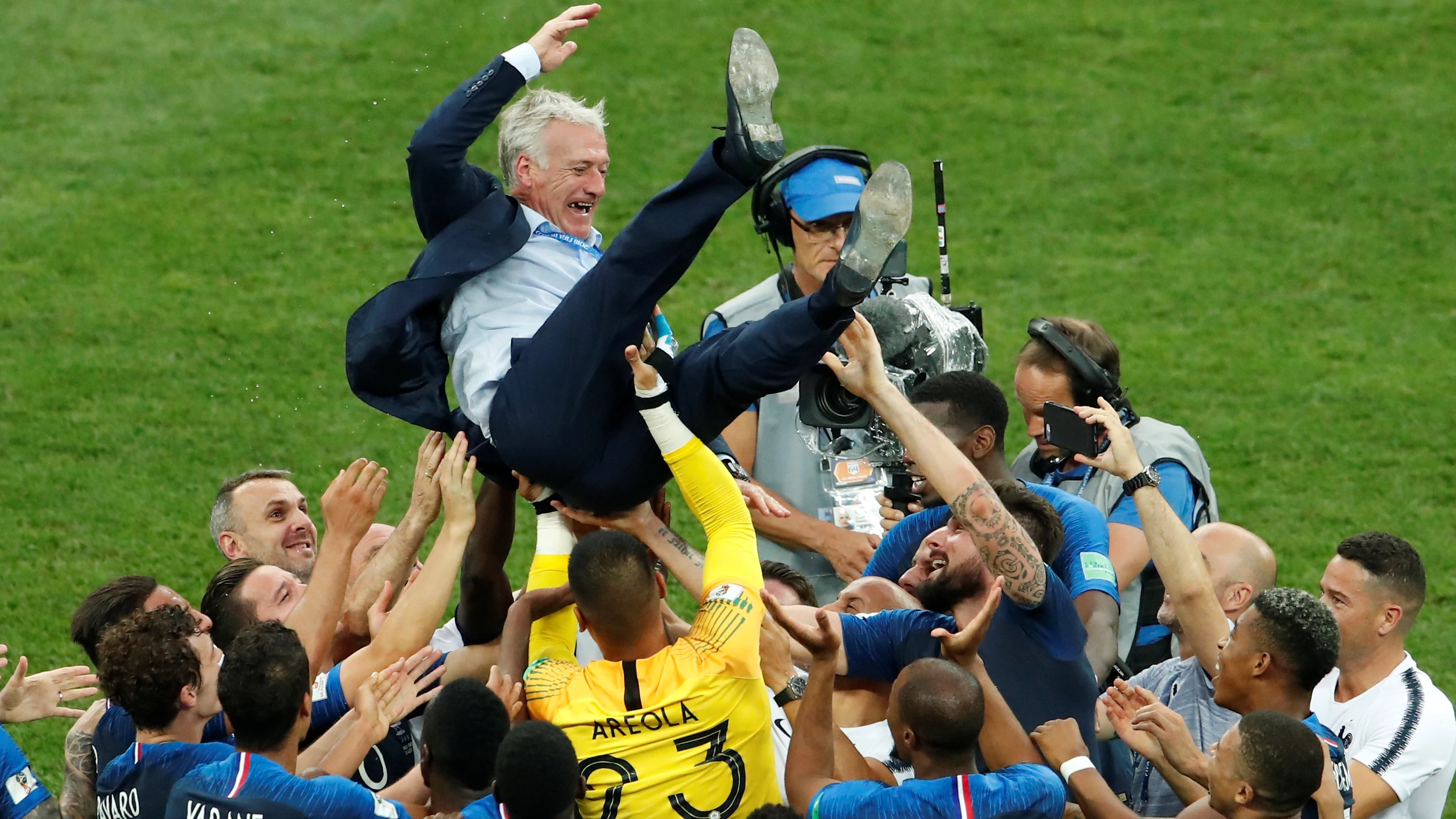 Selección francesa celebrando la victoria