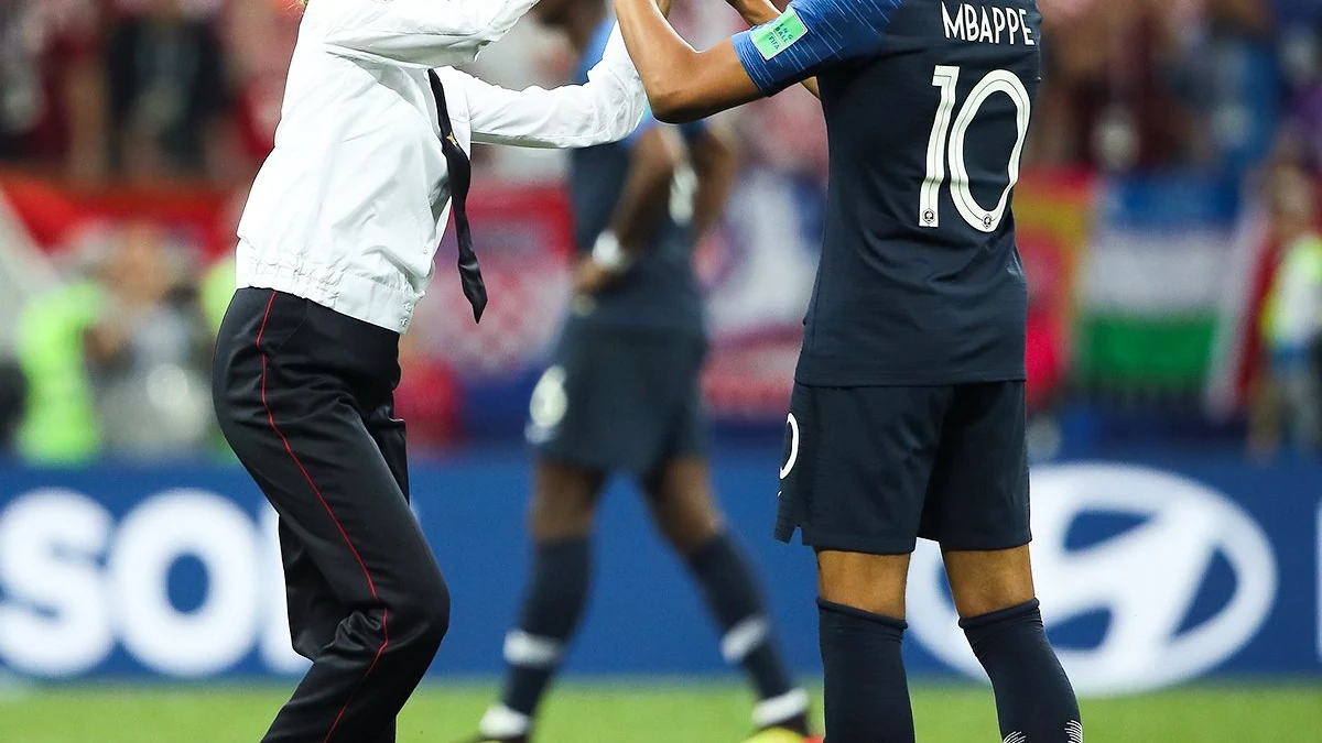 Mbappé choca las manos con una espontánea