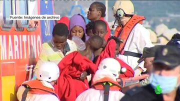 Rescate de 100 menores migrantes en aguas del Estrecho por la Guardia Civil