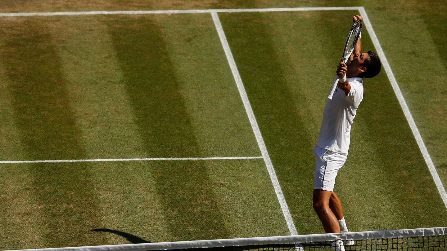 Novak Djokovic celebra su victoria en Wimbledon