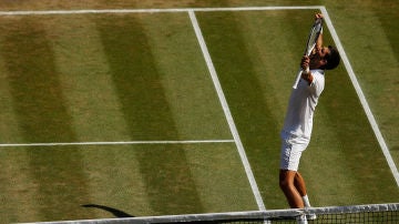 Novak Djokovic celebra su victoria en Wimbledon