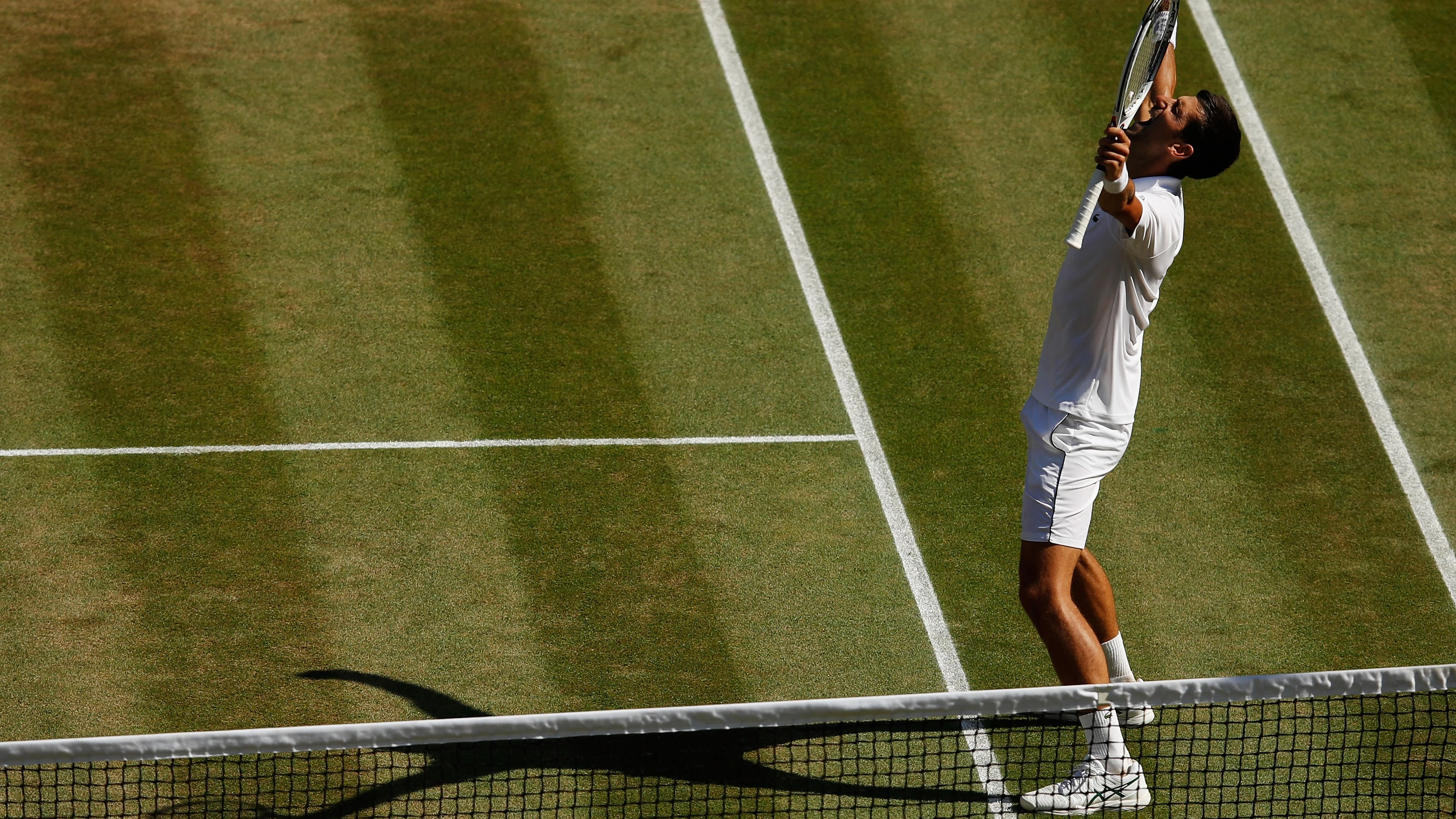 Novak Djokovic celebra su victoria en Wimbledon