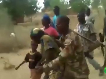 Ejecutan a niños e incluso a bebés: la lucha contra 'Boko Haram' no entiende de piedad Ejecutan a niños e incluso a bebés: la lucha contra 'Boko Haram' no entiende de piedad