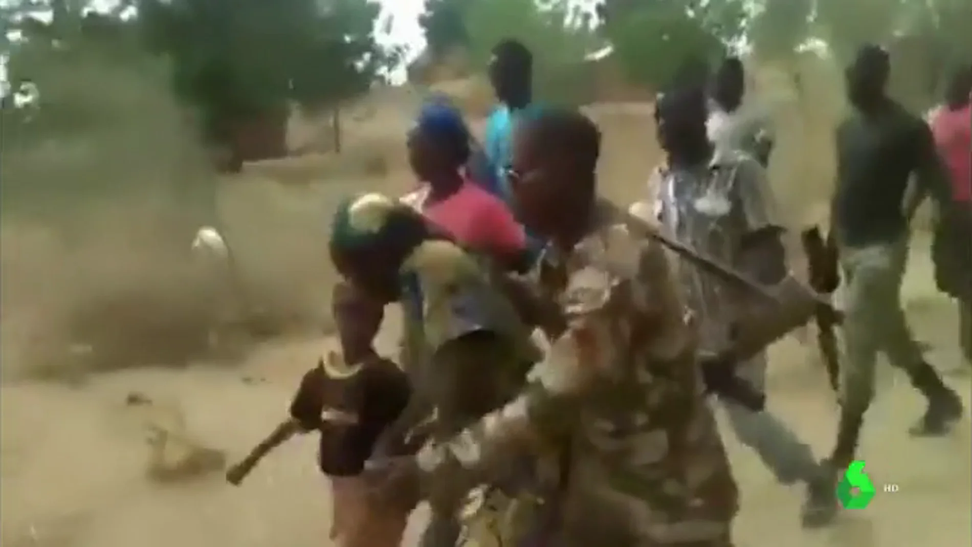 Ejecutan a niños e incluso a bebés: la lucha contra 'Boko Haram' no entiende de piedad