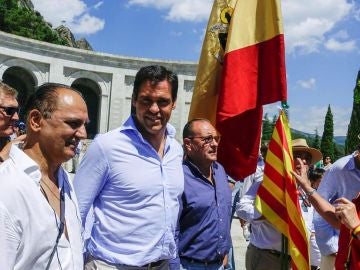 Luis Alfonso de Borbón en la manifestación en el Valle de los Caídos contra la exhumación de Franco Luis Alfonso de Borbón en la manifestación en el Valle de los Caídos contra la exhumación de Franco