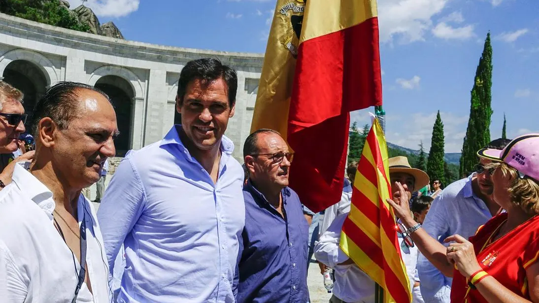 Luis Alfonso de Borbón en la manifestación en el Valle de los Caídos contra la exhumación de Franco