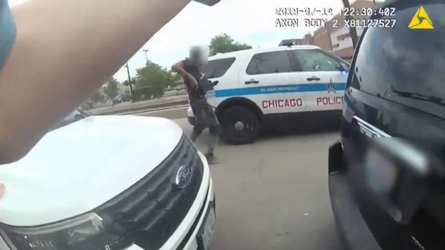 Difunden el vídeo del momento de la muerte del hombre afroamericano que provocó disturbios en Chicago Difunden el vídeo del momento de la muerte del hombre afroamericano que provocó disturbios en Chicago