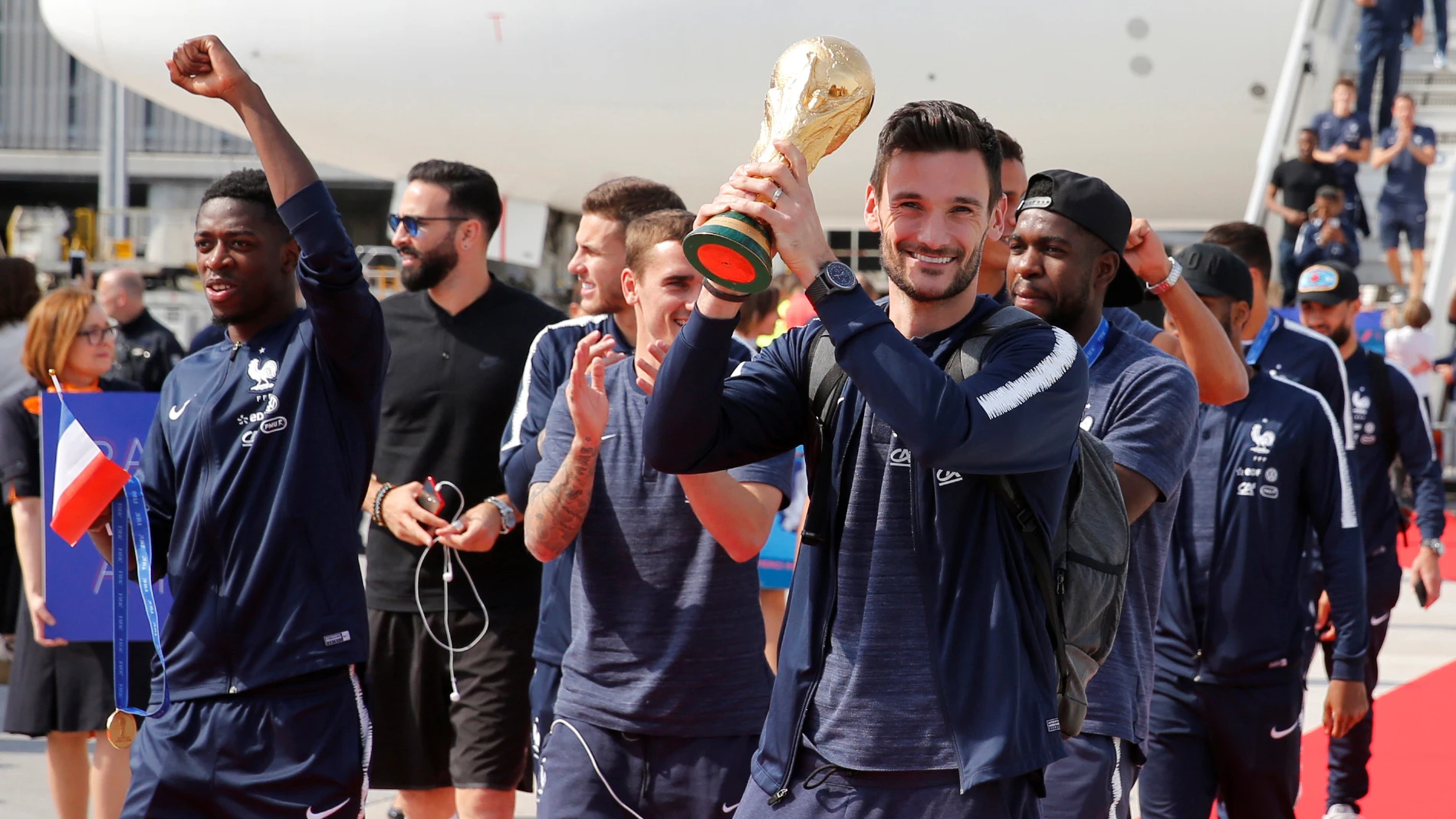 Lloris, con la Copa del Mundo en sus manos