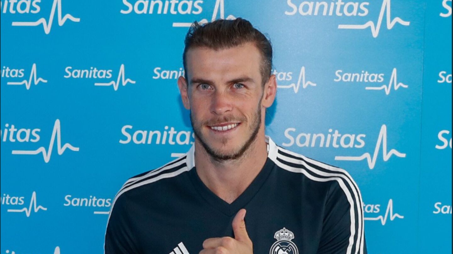 Gareth Bale pasando el reconocimiento m&eacute;dico