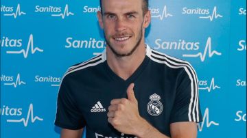 Gareth Bale pasando el reconocimiento médico