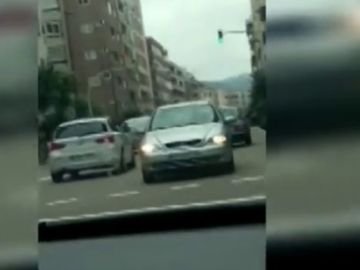 Detenido un conductor por circular marcha atrás por las calles de Vigo [VÍDEO]