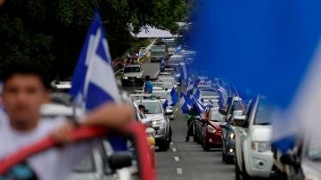  Cientos de personas a bordo de motocicletas, vehículos y camionetas en Managua