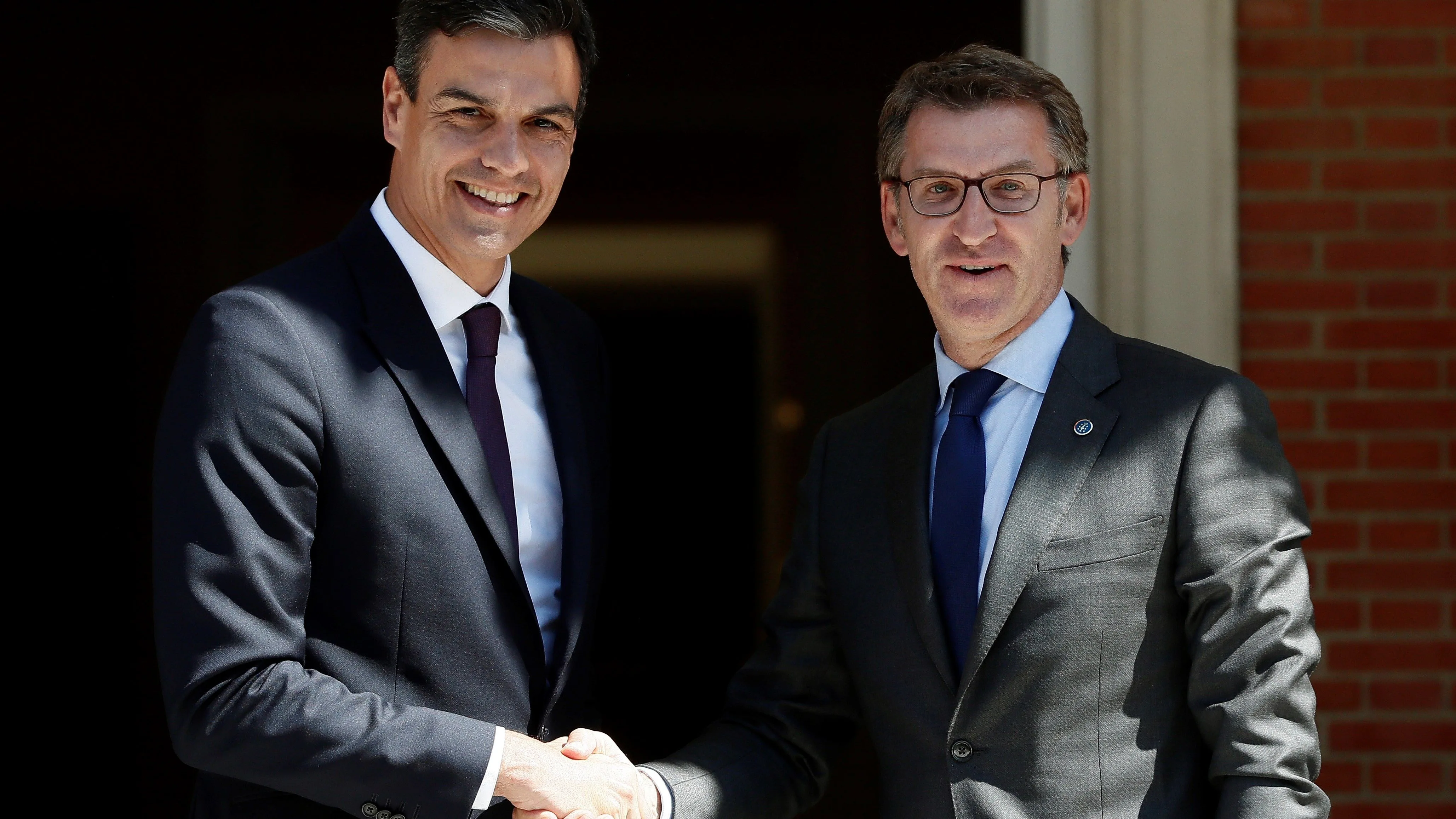 Pedro Sánchez y Núñez Feijóo se reunén en el Palacio de la Moncloa 