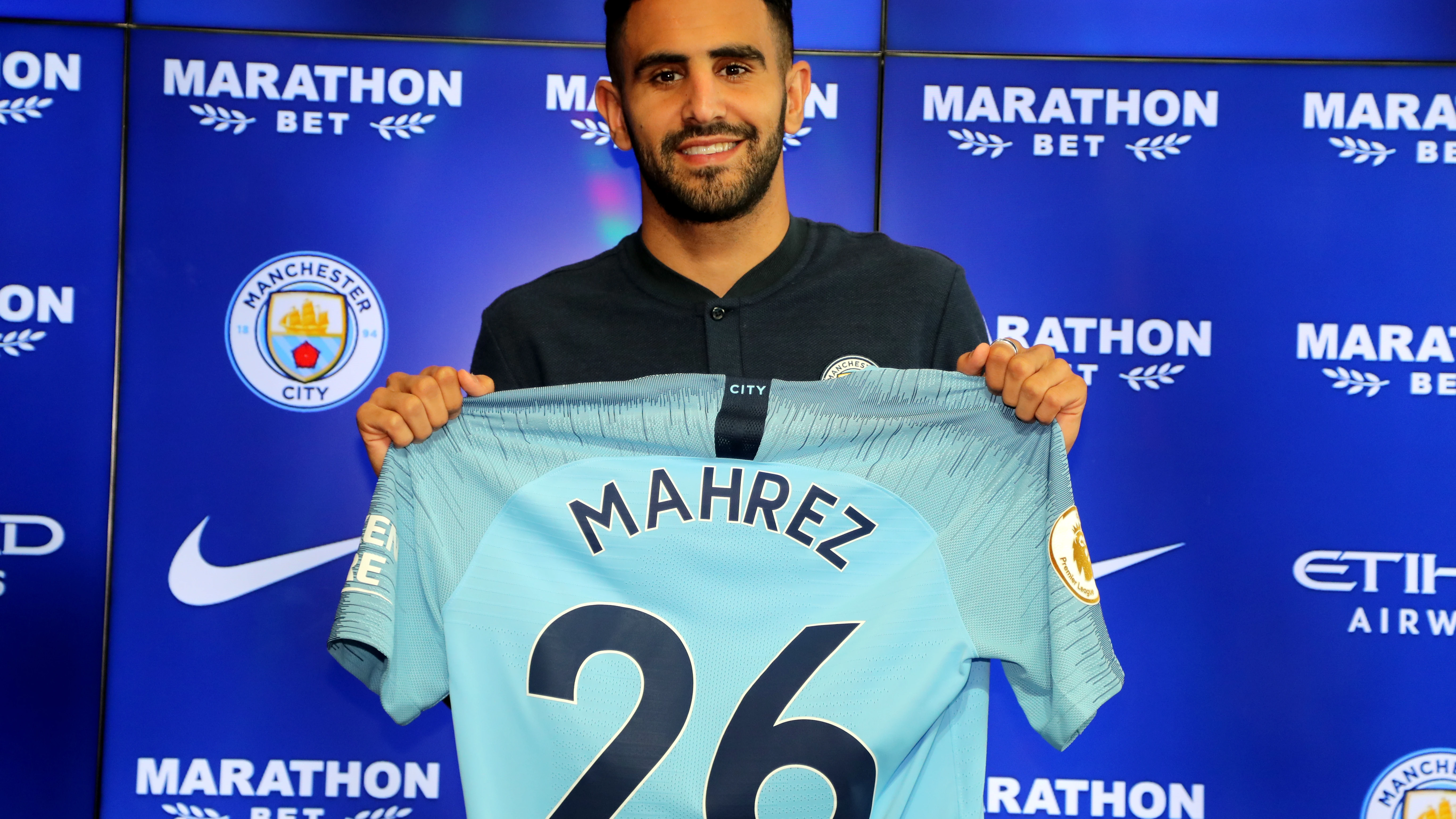 Mahrez, en su presentación con el City