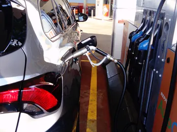 Repostaje de GLP en una gasolinera con Autogas Repostaje de GLP en una gasolinera con Autogas