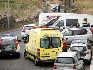 Agentes de la Policía Judicial de la Guardia Civil investigan el suceso Agentes de la Policía Judicial de la Guardia Civil investigan el suceso