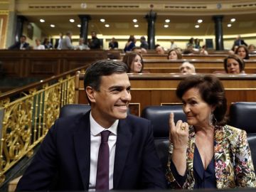 Pedro Sánchez y Carmen Calvo en el Congreso Pedro Sánchez y Carmen Calvo en el Congreso