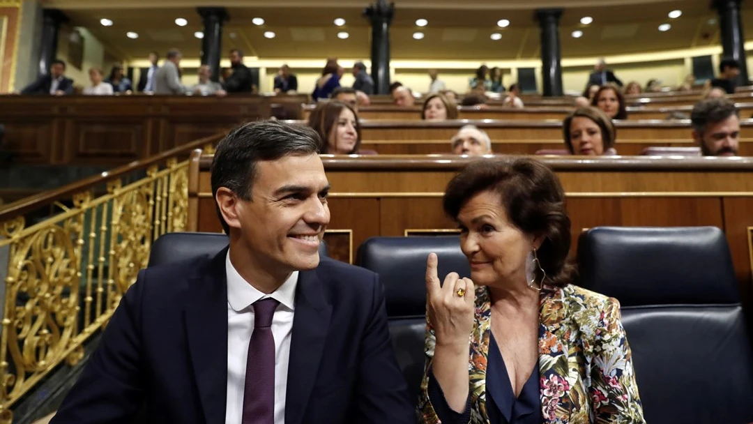 Pedro Sánchez y Carmen Calvo en el Congreso