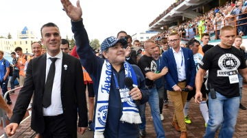 Maradona es recibido en Brest