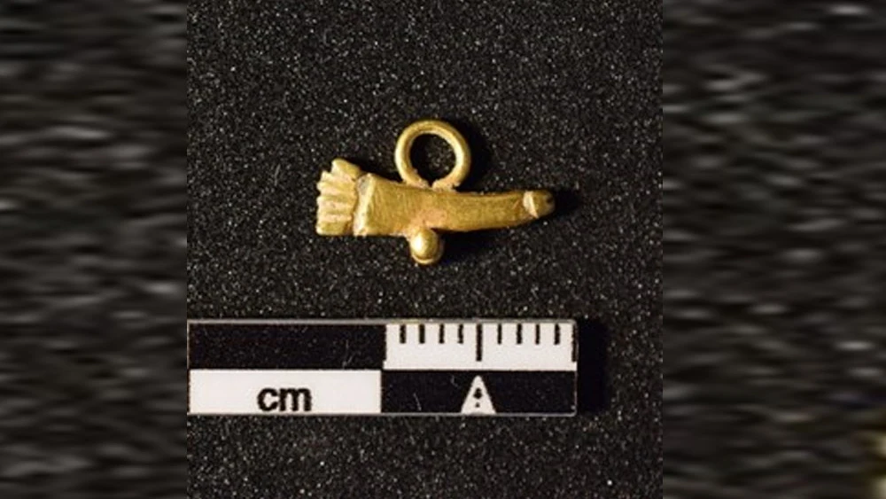 Amuleto de oro con forma de pene encontrado en el yacimiento de Uncastillo