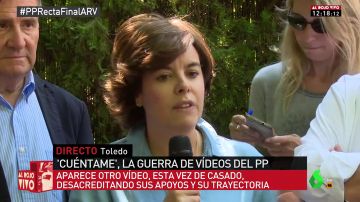 Soraya Sáenz de Santamaría respondiendo a los medios de comunicación