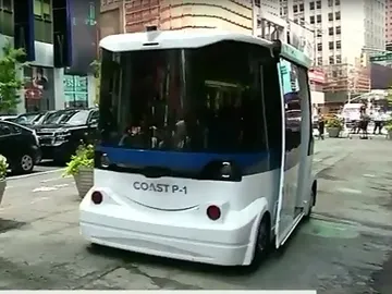 El primer autobús sin conductor recorre Times Square en Nueva York El primer autobús sin conductor recorre Times Square en Nueva York