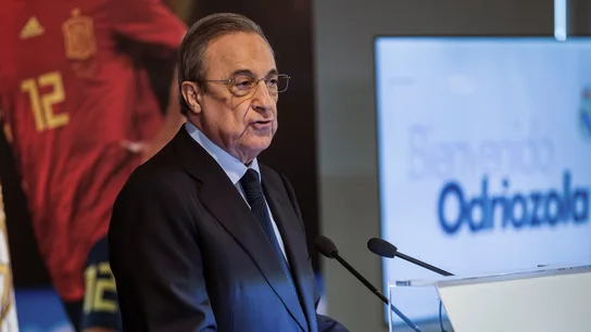 Florentino Pérez habla en el acto en el Bernabéu Florentino Pérez habla en el acto en el Bernabéu