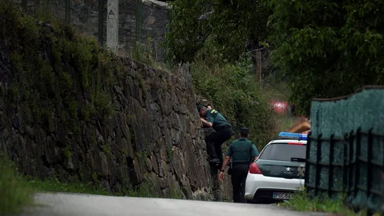 Buscan a un hombre huido tras pasar 12 horas atrincherado Buscan a un hombre huido tras pasar 12 horas atrincherado