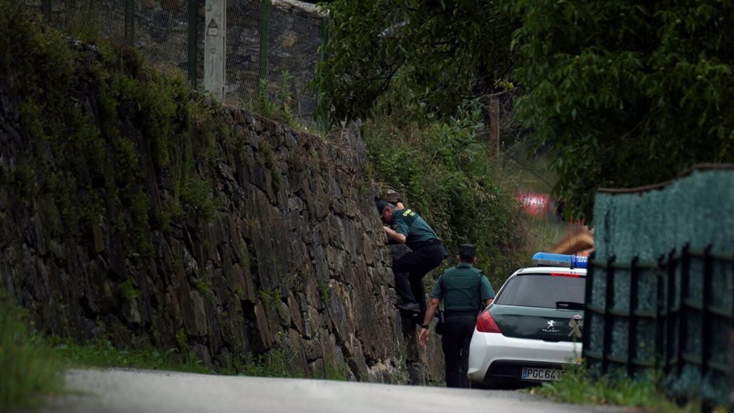 Buscan a un hombre huido tras pasar 12 horas atrincherado