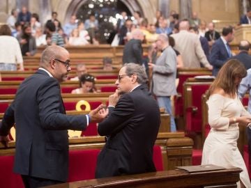 El presidente de la Generalitat de Cataluña, Quim Torra (d) y el conseller de Interior, Miquel Buch El presidente de la Generalitat de Cataluña, Quim Torra (d) y el conseller de Interior, Miquel Buch
