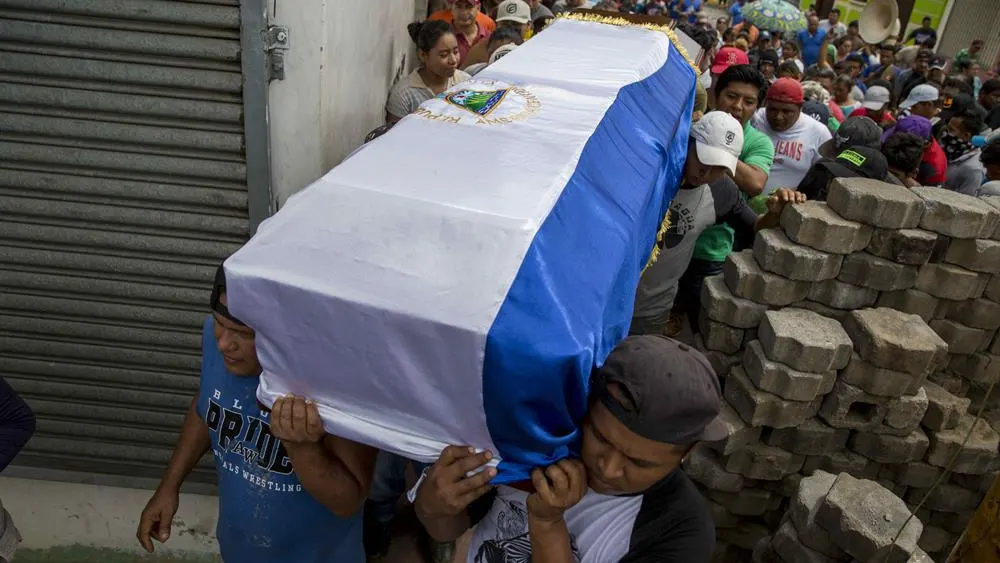 Masaya da último adiós a un joven nicaragüense muerto en defensa de las barricadas