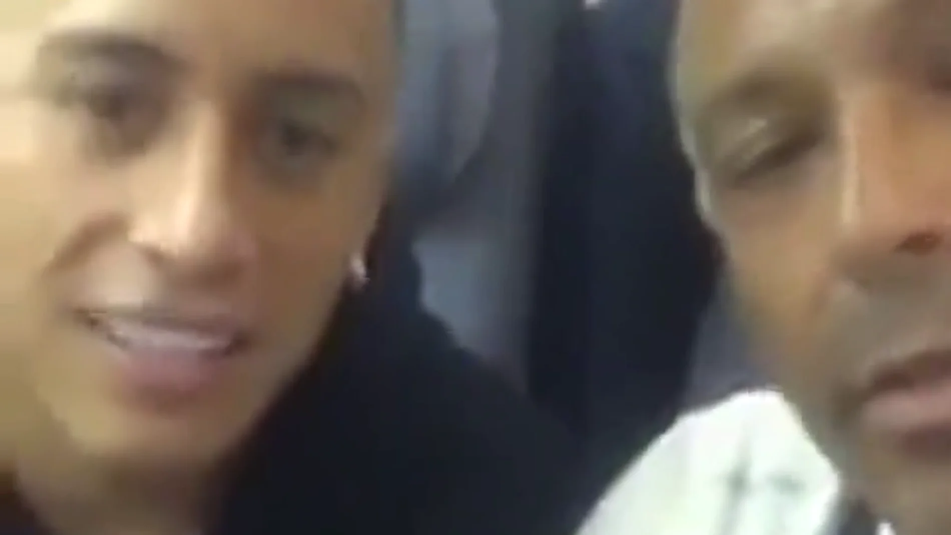 La agresión verbal de un aficionado al futbolista peruano Christian Cueva en su vuelo a Rusia