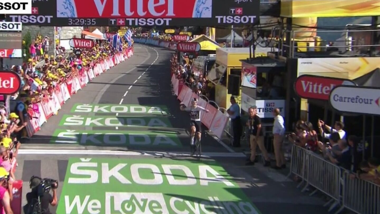 Geraint Thomas entra a meta