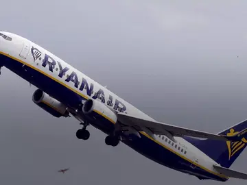 Ryanair cancela 200 vuelos al día en España por la huelga Ryanair cancela 200 vuelos al día en España por la huelga