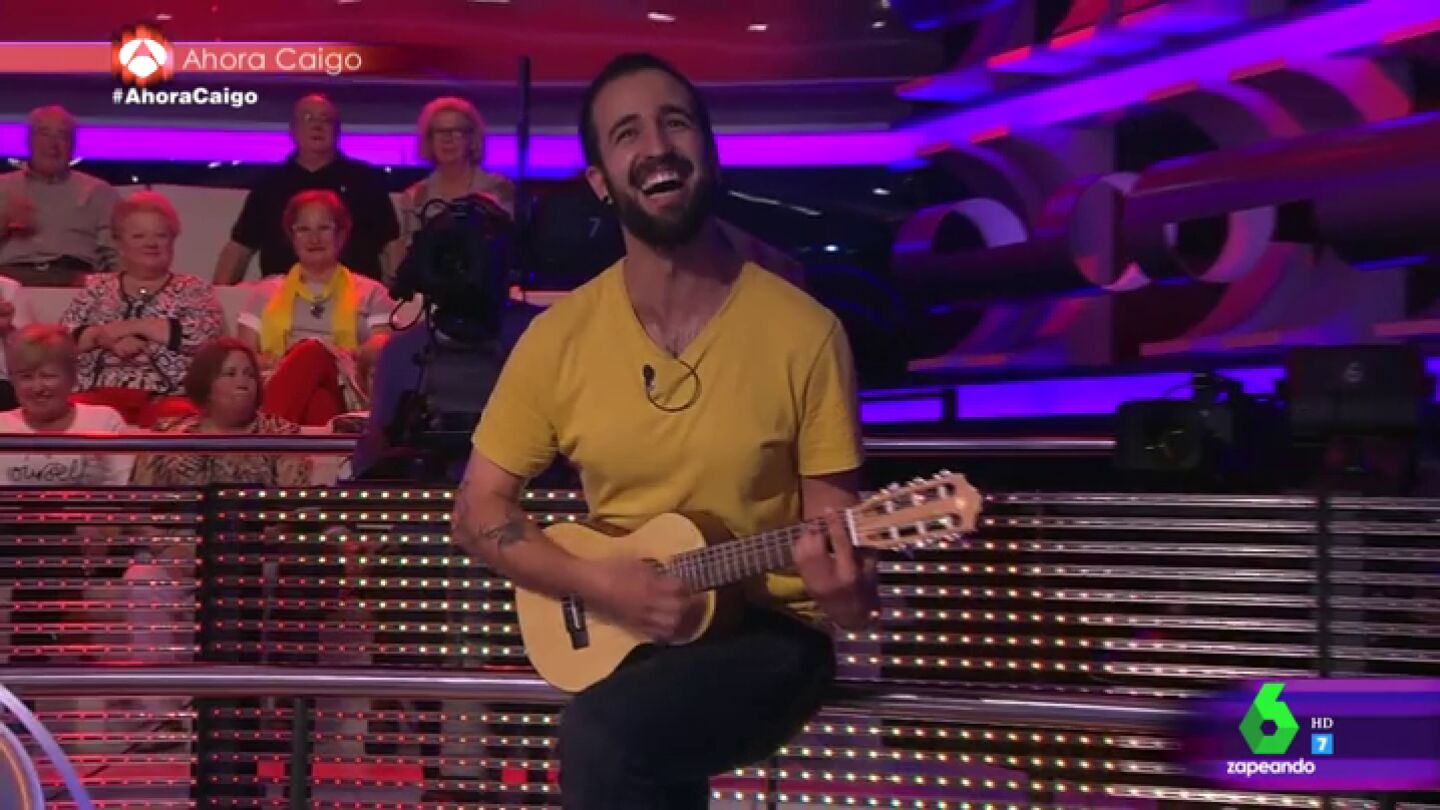 "Deber&iacute;a estar cansado de tus chistes": la sorprendente canci&oacute;n que ruboriza a Arturo Valls