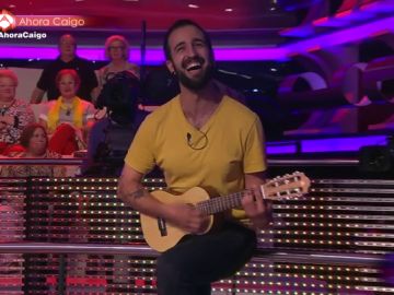"Debería estar cansado de tus chistes": la sorprendente canción que ruboriza a Arturo Valls "Debería estar cansado de tus chistes": la sorprendente canción que ruboriza a Arturo Valls