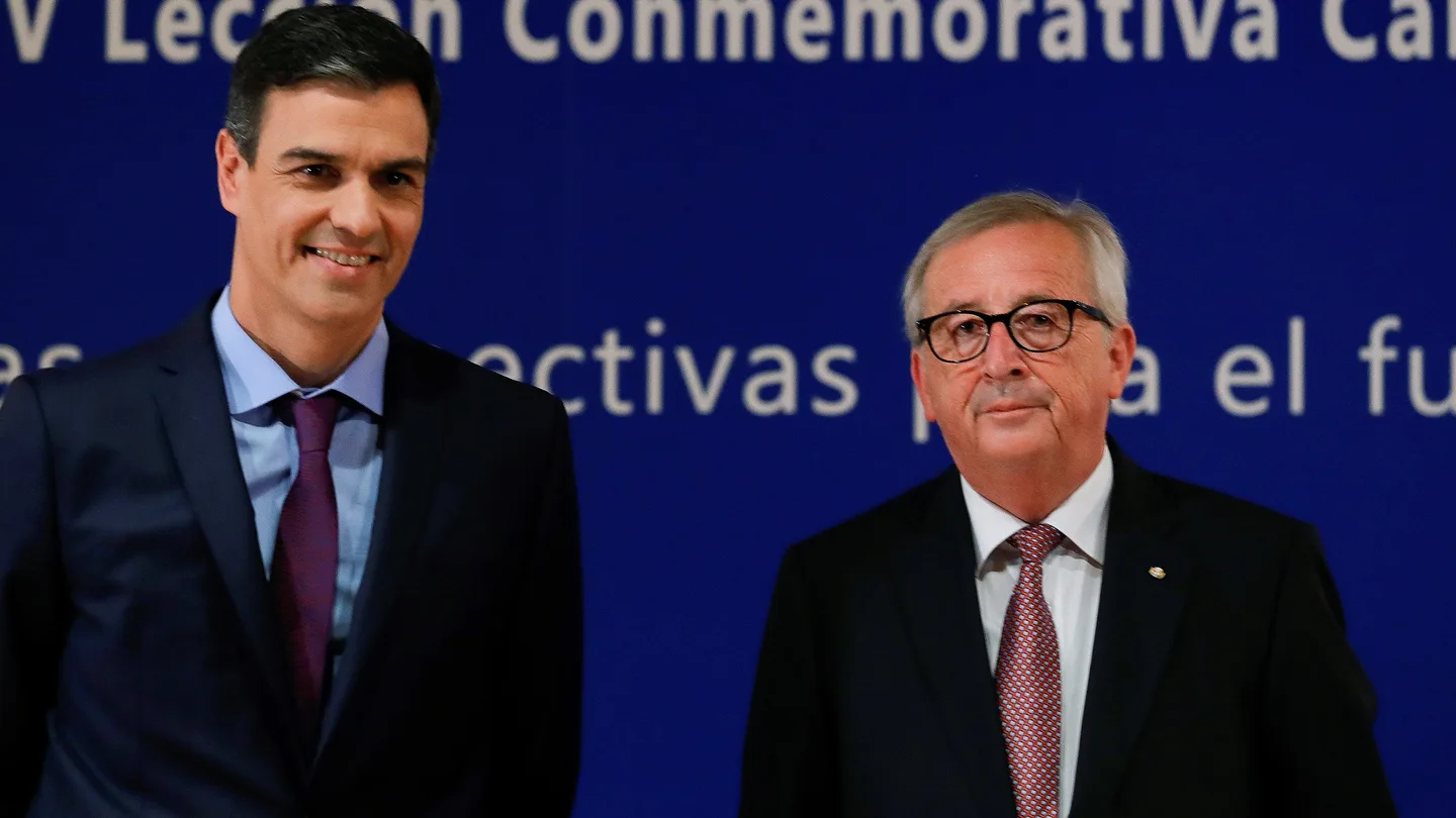 Sánchez pide a Juncker dejar claro a Trump que Europa no es enemiga de nadie Sánchez pide a Juncker dejar claro a Trump que Europa no es enemiga de nadie