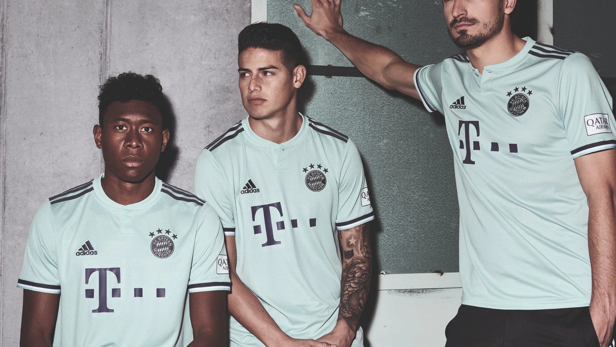 James en la presentación de la nueva equipación