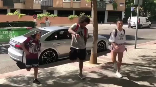 El baile viral de Marcelo y su hijo en la calle que revoluciona las redes sociales El baile viral de Marcelo y su hijo en la calle que revoluciona las redes sociales