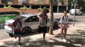 El baile viral de Marcelo y su hijo en la calle que revoluciona las redes sociales