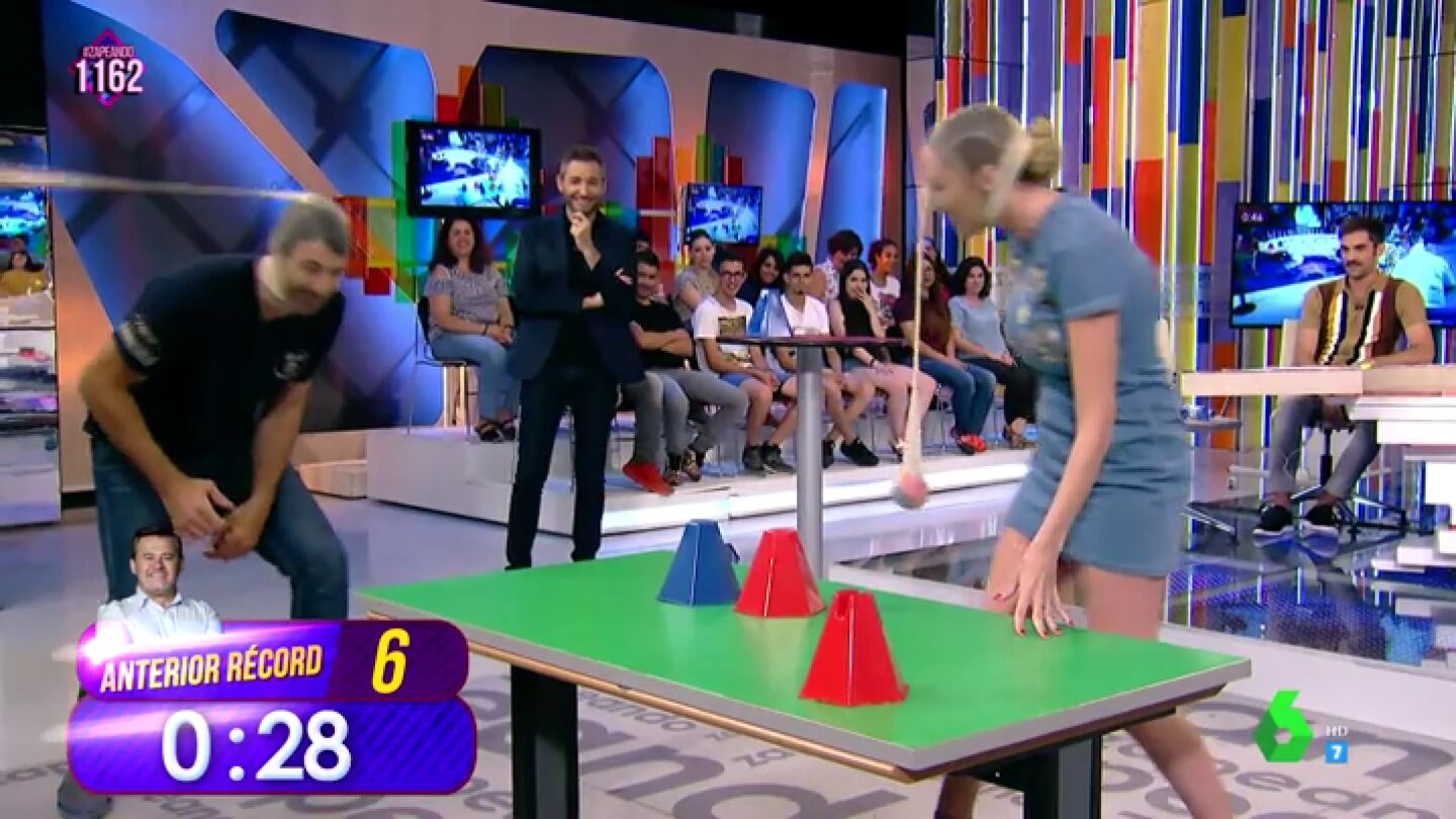 El juego de la bolita en la media vuelve a Zapeando: "Esto huele a Miki que echa pa' atras, es la misma media"