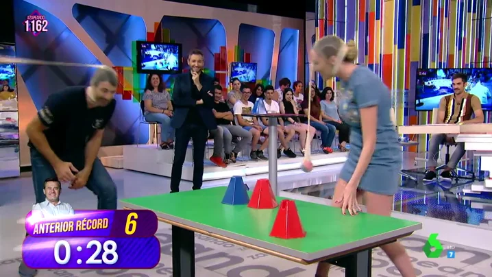 El juego de la bolita en la media vuelve a Zapeando: "Esto huele a Miki que echa pa' atras, es la misma media"