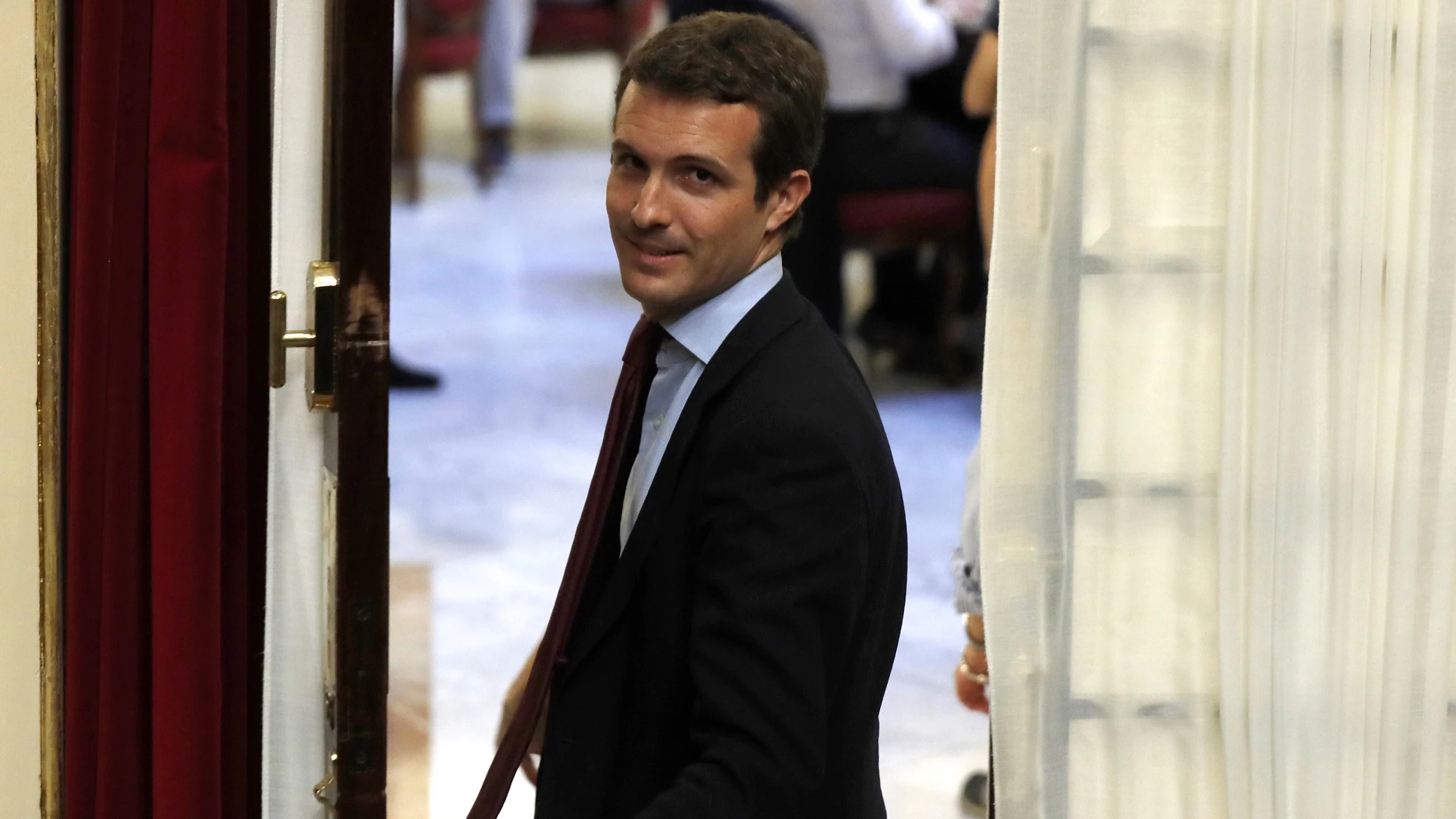 Pablo Casado en los pasillos del Congreso