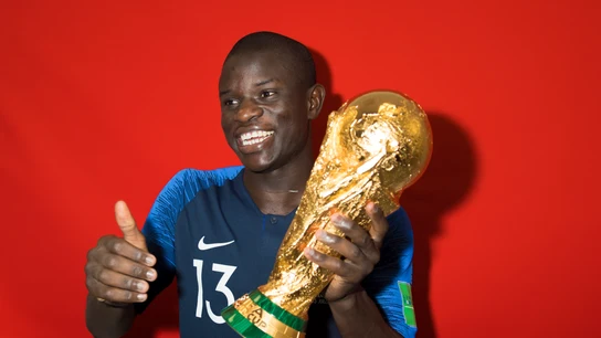 N'Golo Kanté con la copa del mundo N'Golo Kanté con la copa del mundo