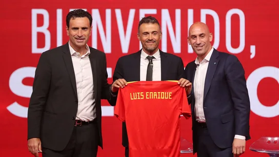 Jugones (19-07-18) Luis Enrique, presentado como seleccionador: "Tengo ganas de dar mi primera lista, habrá sorpresas seguro" Jugones (19-07-18) Luis Enrique, presentado como seleccionador: "Tengo ganas de dar mi primera lista, habrá sorpresas seguro"