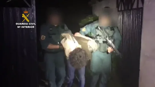 La Guardia Civil detiene al hombre armado que huyó tras atrincherarse en Turieno La Guardia Civil detiene al hombre armado que huyó tras atrincherarse en Turieno
