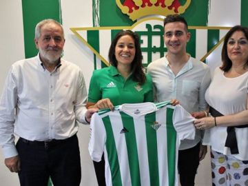 Ana Romero, en su presentación como jugadora del Betis Ana Romero, en su presentación como jugadora del Betis